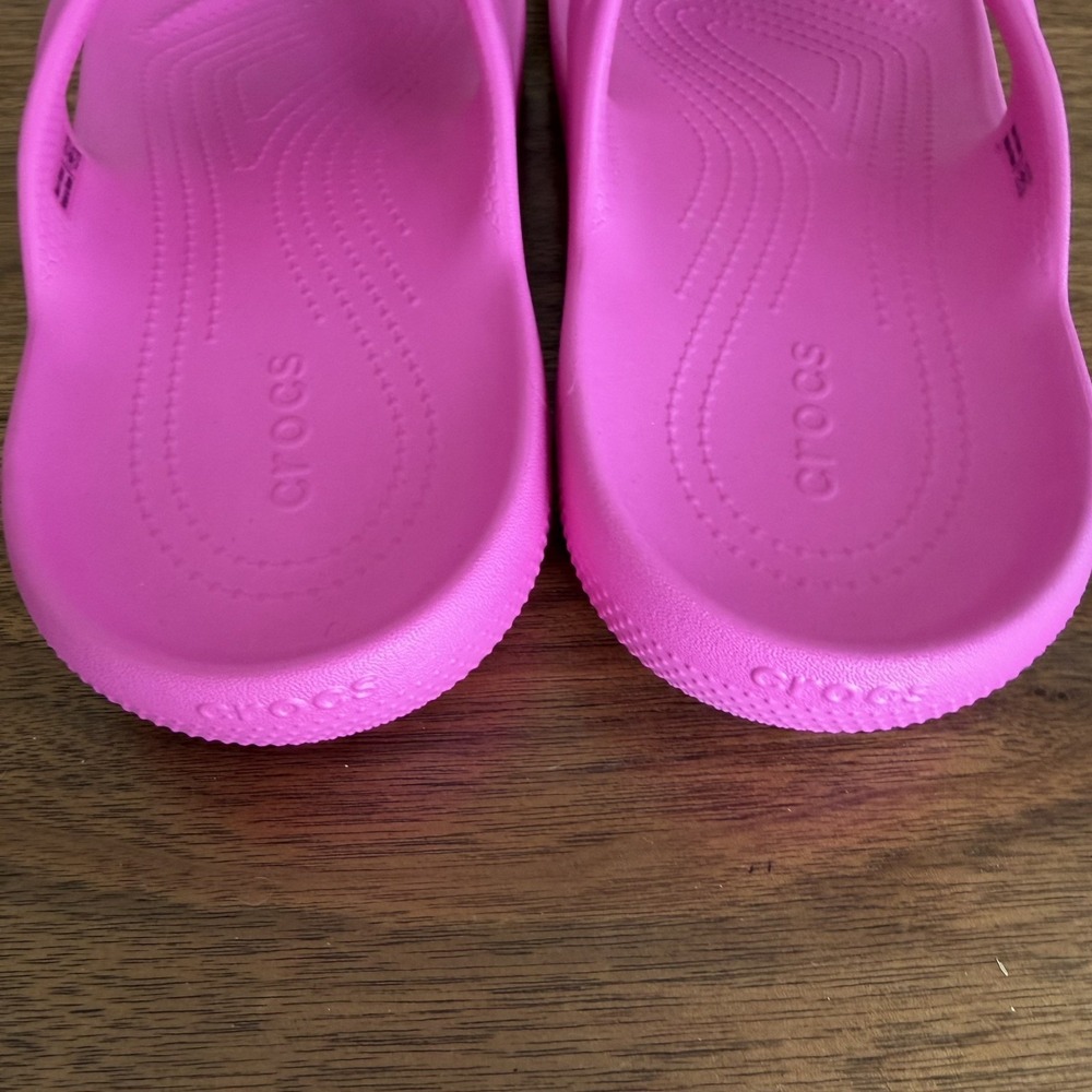 Bright Fushia Pink Crocs Classic Flip Flops Iconic Comfort W 13 / M 11 NWT - Picture 4 of 5